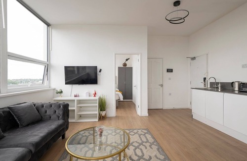 Smethwick Apartment | Restful stay with gym access in West Midlands