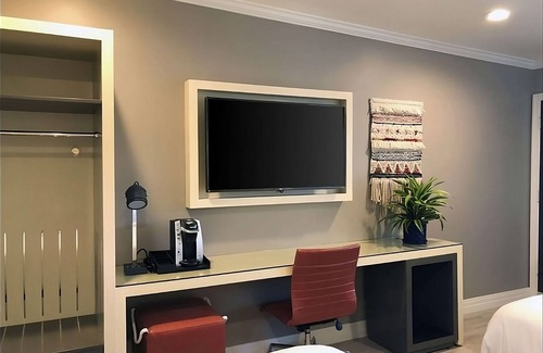 Southeast Torrance Hotel | Restful Vacation! Four Convenient Units, Near Torrance Beach, Free Parking