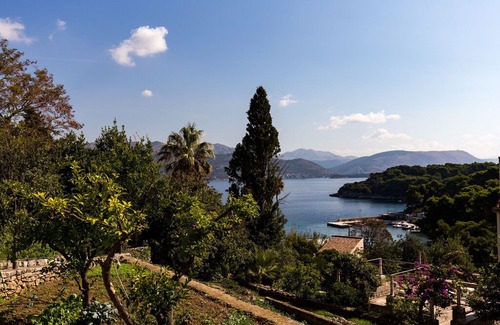 Kolocep Island Apartment | Restful Villa in Dalmatia with Garden