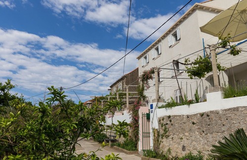 Kolocep Island Apartment | Restful Villa in Dalmatia with Garden