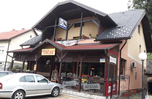 Doboj Bed & Breakfast | Restoran i sobe "Tocak"