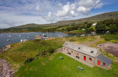 Castlecove Cottage | Restored 18th C. Coastguard cottage on shore of beautiful Kenmare Estuary