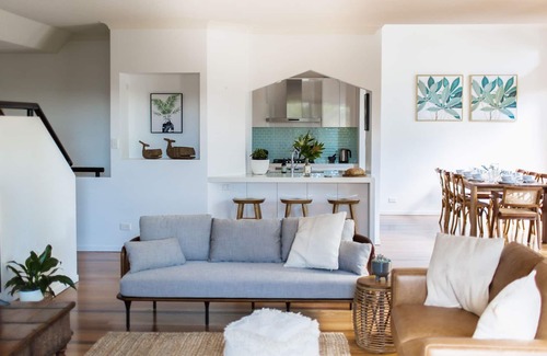 Currumbin House | RETREAT Amongst the Trees, Close to Beach