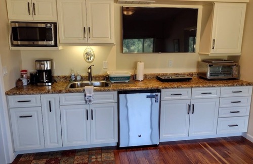 Gaston Apartment | Retreat Apt. for Groups and Families