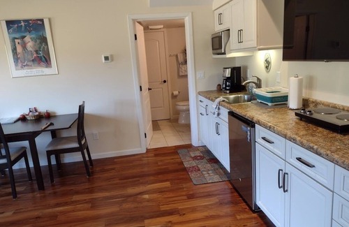 Gaston Apartment | Retreat Apt. for Groups and Families