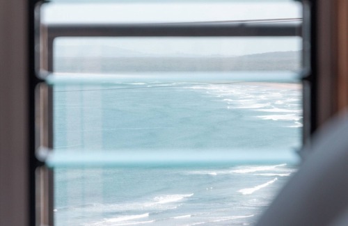 Gerroa House | Retreat by the Sea – Coastal Escape with Cozy Spa & Panoramic Ocean Sunset Views