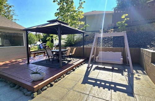 Regional District of Nanaimo House | Retreat by Westwood Lake- Sleeps 4 adults plus your kids!