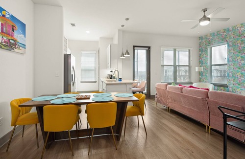 Naples Apartment | Retreat for up to 16: 5BR/4BA, Pool, Gym, Theater