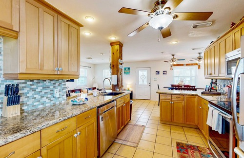 Surfside Beach House | Retreat | Gulf Views | Large Deck | Family Fun