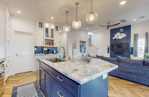San Luis House | Retreat | Gulf Views | Large Deck | Dog Haven