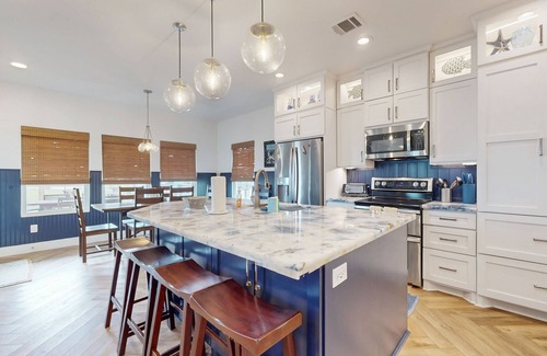 San Luis House | Retreat | Gulf Views | Large Deck | Dog Haven