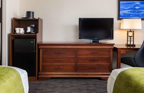 Kimball Junction Hotel | Retreat in the Heart of Park City! Free Breakfast, Indoor Pool, Pets Allowed!