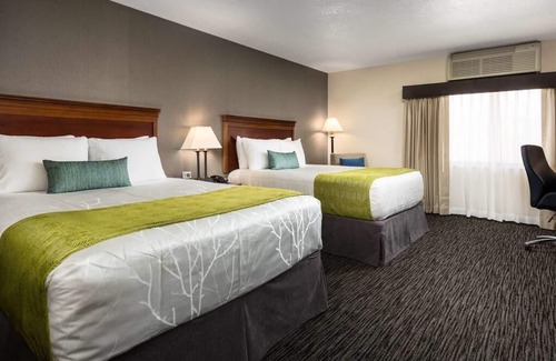 Kimball Junction Hotel | Retreat in the Heart of Park City! Free Breakfast, Indoor Pool, Pets Allowed!