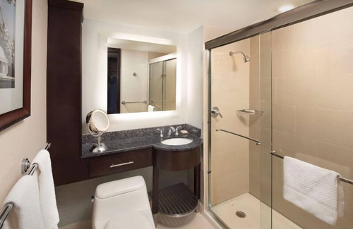 Dupont Circle Hotel | Retreat in the Heart of DC! Outdoor Swimming Pool, Pets are Welcome Here!