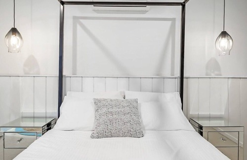 Geelong Apartment | Retreat on Bellerine Two I Geelong CBD