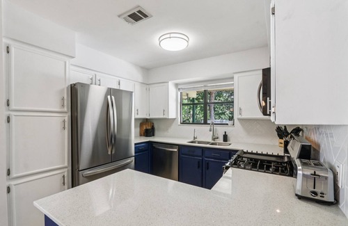 Round Rock House | Retreat w/Heated Pool, Hot Tub, Cold Plunge, Game Room, Massage Chair – Close to Kalahari Resort