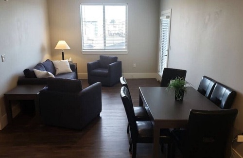 Rustic Hills Apartment | Retreat with Resort like amenities | King bed | 2 Queen beds | Fast Wi-Fi | Sleeps 7