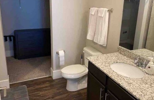 Rustic Hills Apartment | Retreat with Resort like amenities | King bed | 2 Queen beds | Fast Wi-Fi | Sleeps 7