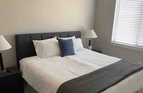 Rustic Hills Apartment | Retreat with Resort like amenities | King bed | 2 Queen beds | Fast Wi-Fi | Sleeps 7