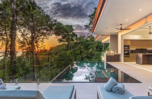 Dominical House | Retreats - Experience The Extraordinary