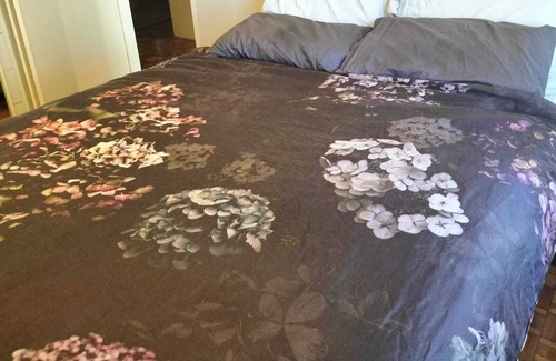 North Parramatta Apartment | Retro apartment close to Parramatta CBD and Sydney.