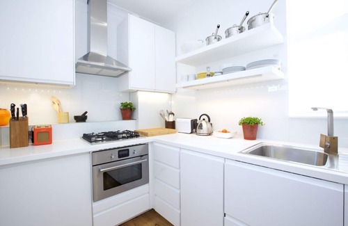 St. Mary's Park Apartment | Retro apartment moments from Battersea Park