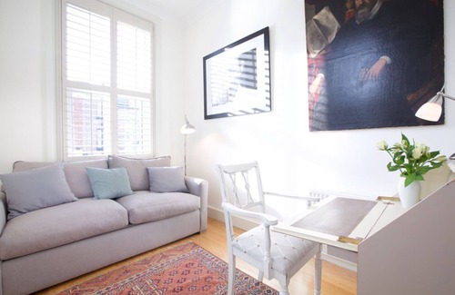St. Mary's Park Apartment | Retro apartment moments from Battersea Park