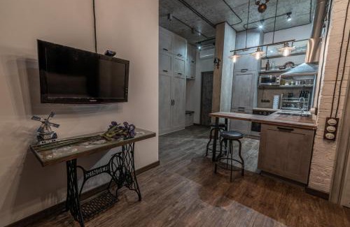 Pechers'kyi District Apartment | Retro loft apartment in the French Quarter