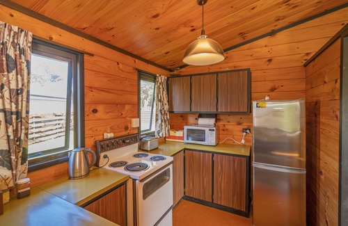 Pauanui Cottage | Retro Revival - Pauanui Holiday Home