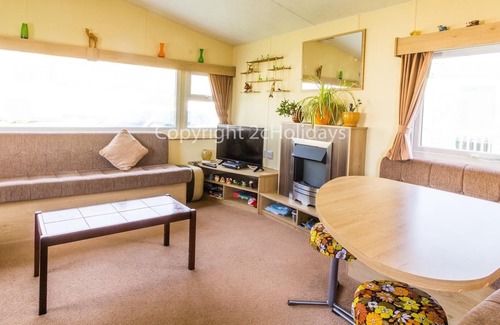 Hopton House | Retro themed 8 berth caravan for hire, near the Norfolk Broads ref 10031B