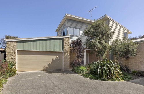 Anglesea House | Retro Twist , Modern Town House