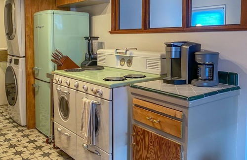 Eastside Condo | Retro Vibes - Updated 1950s 1 Br/1 bath Duplex Unit