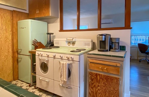 Eastside Condo | Retro Vibes - Updated 1950s 1 Br/1 bath Duplex Unit