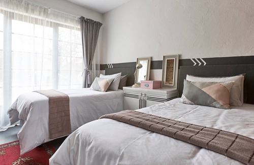 The Reeds Hotel | Retro-vintage New Yorker Apartment in Centurion