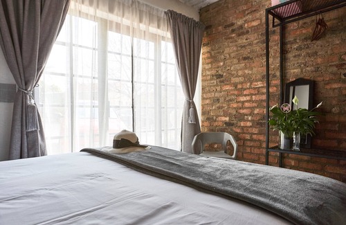The Reeds Hotel | Retro-vintage New Yorker Apartment in Centurion
