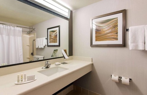 Emeryville Resort | Revel in the Lap of Luxury! Heated Indoor Pool, Short Drive to Fox Theater!