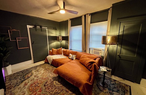Old Southwest Apartment | Reynard's Bliss - Historic Roanoke Apt Near Carilion & Downtown - Pet Friendly