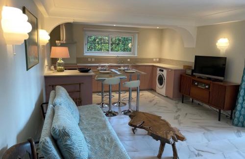 Antibes Apartment | Rez-de-chaussée dans grand jardin provençal, à la villa Tatiana