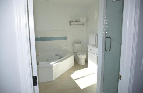 Newport Hotel | Rhea's Inn by the Sea
