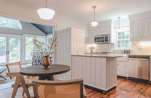 Rhinebeck Apartment | Rhinebeck Perfection - One Level w/2 Living Areas