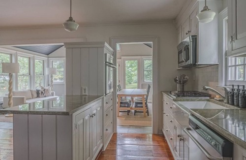Rhinebeck Apartment | Rhinebeck Perfection - One Level w/2 Living Areas