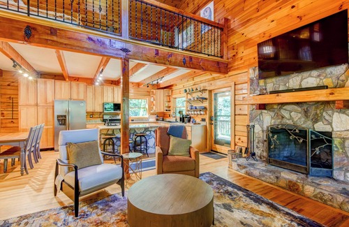 Blowing Rock House | Rhododendron Rendezvous - Incredible home in Blowing Rock with fire pit, hot tub, total privacy!