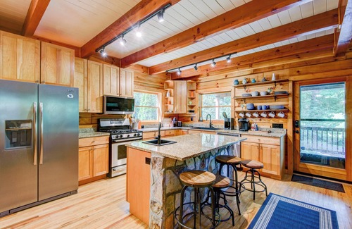 Blowing Rock House | Rhododendron Rendezvous - Incredible home in Blowing Rock with fire pit, hot tub, total privacy!