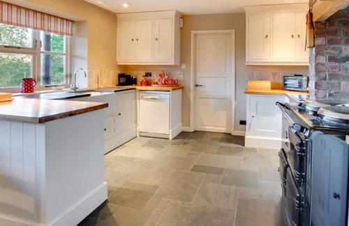 Builth Wells Ski Chalet | Rhosferig Lodge in Builth Wells