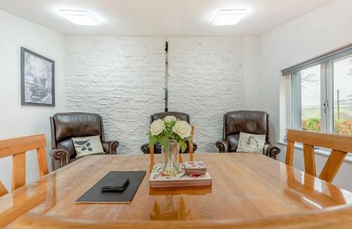 Llanfihangel-Ystrad House | Rhydyfran Coach House
