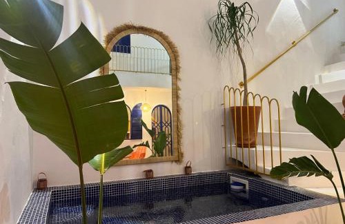 Medina of Tangier House | Riad house Lyabaïana,piscine climatisation, hammam, vue mer