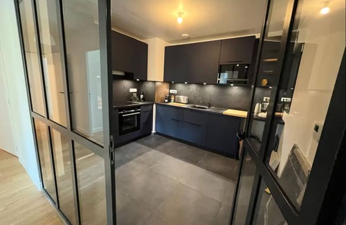 11th Arrondissement Apartment | Richard Lenoir 3-bedroom air-conditioned 2nd floor elevator.
