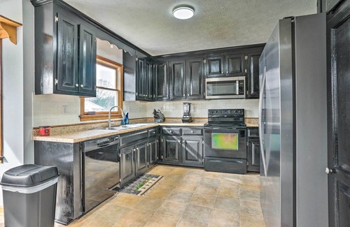 Sandston House | Richmond Area Home w/Game Room & Patio!