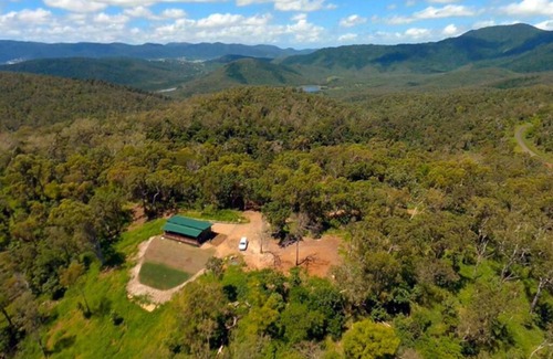Woodwark House | Ridge Cabin - Stunning Views - 5km From Neighbours