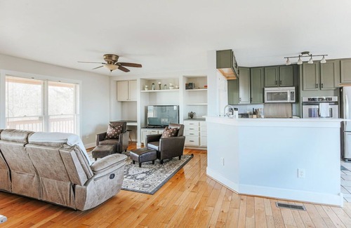 Staunton House | Ridgeview Retreat: Mountain Views and Pet Friendly